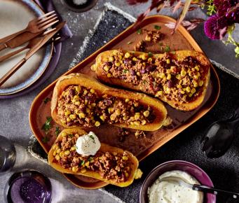 Gefüllter Butternut-Kürbis mit Chili con Carne